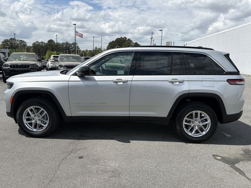 New 2026 Jeep Grand Cherokee Laredo image 4