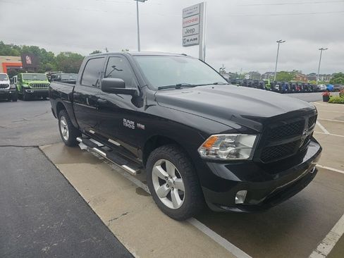 Used 2015 RAM 1500 Express AWD/4WD image 3