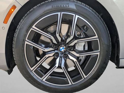Used 2023 BMW 740i image 26