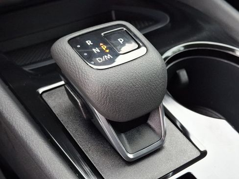 Used 2023 Nissan Rogue S AWD/4WD image 15