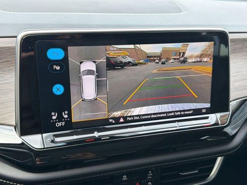 Used 2024 Volkswagen Atlas SEL Premium R-Line image 23