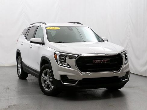 Used 2023 GMC Terrain SLE w/ Driver Convenience Package image 1
