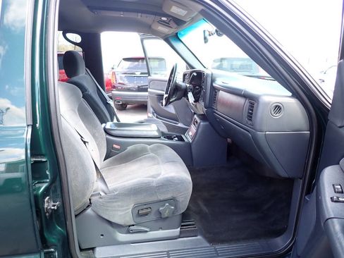 Used 2002 Chevrolet Silverado 1500 LS w/ Electrical Convenience Pkg image 12