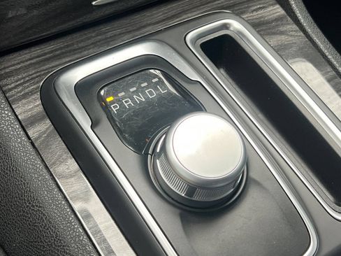 Used 2019 Chrysler 300 Touring RWD image 20