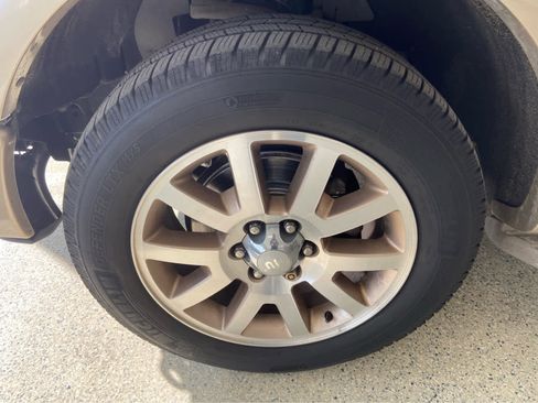 Used 2014 Ford F150 King Ranch w/ King Ranch Luxury Package image 12