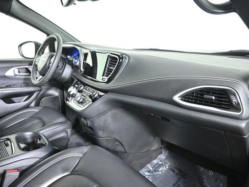 Used 2023 Chrysler Pacifica Touring-L w/ S Appearance Package AWD/4WD image 14