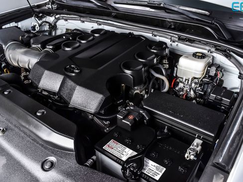 Used 2024 Toyota 4Runner SR5 AWD/4WD image 12