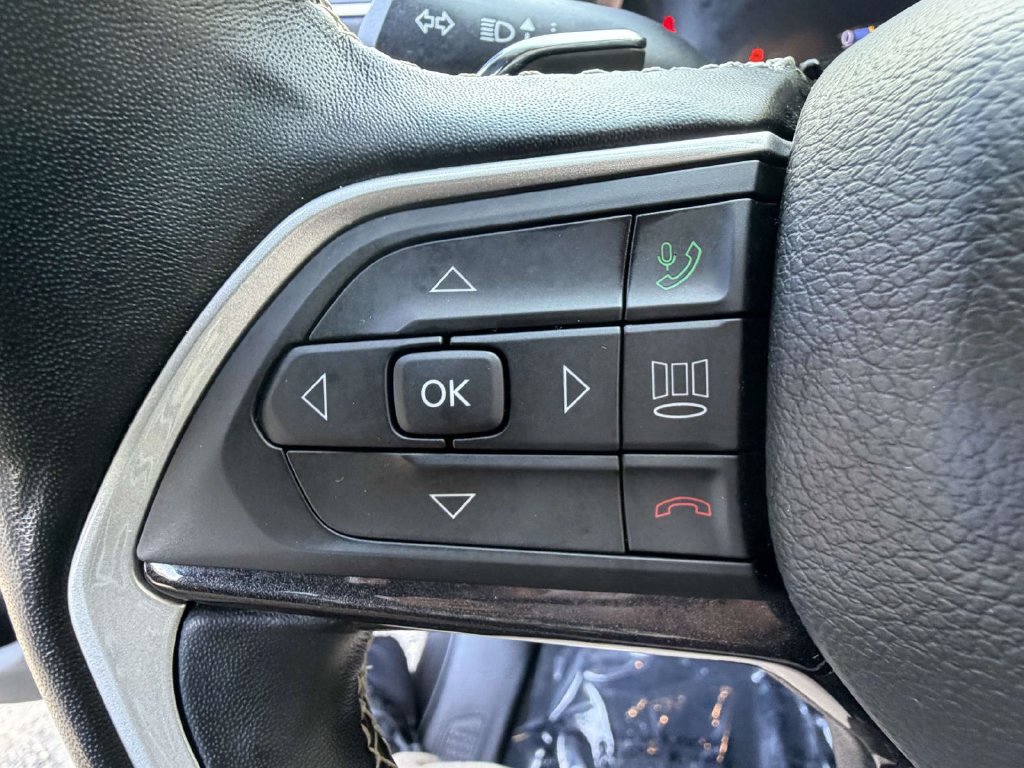 Used 2022 Jeep Grand Cherokee Laredo AWD/4WD image 24