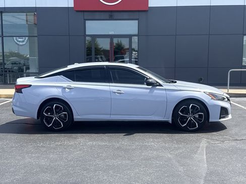 Certified 2024 Nissan Altima 2.5 SR w/ SR Premium Package AWD/4WD image 2