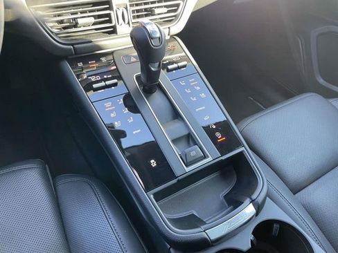 Certified 2025 Porsche Macan image 21