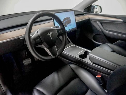 Used 2024 Tesla Model Y Long Range AWD/4WD image 22