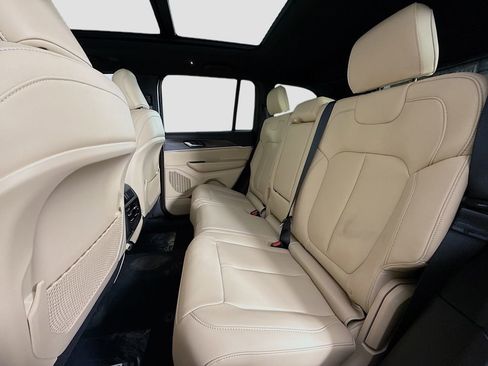New 2025 Jeep Grand Cherokee Limited image 11