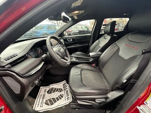 Used 2025 Jeep Compass Trailhawk image 8