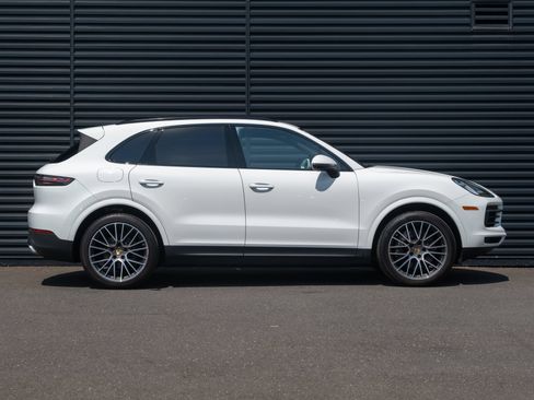 Certified 2023 Porsche Cayenne AWD/4WD image 9