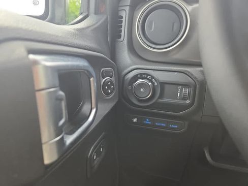 Used 2023 Jeep Wrangler Unlimited w/ Convenience Group AWD/4WD image 22