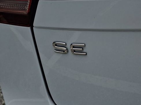 Used 2024 Volkswagen Tiguan SE AWD/4WD image 30