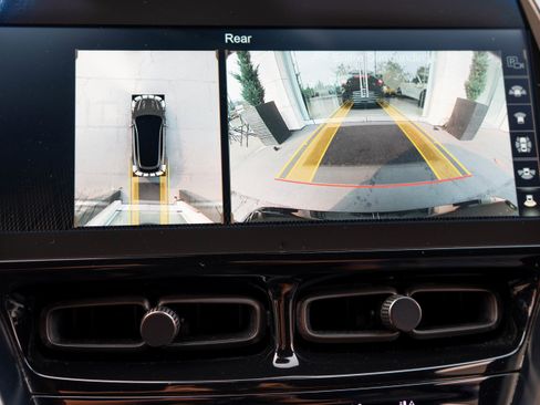 Used 2021 Aston Martin DBX image 20