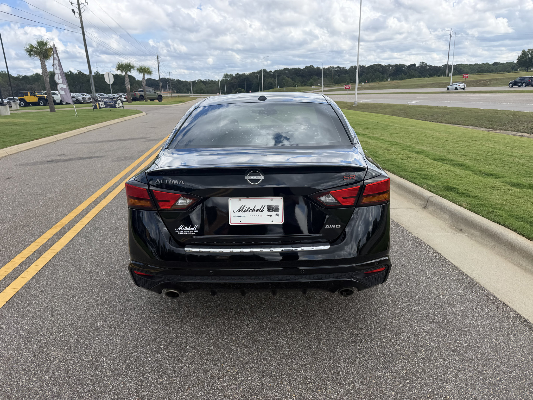 Used 2023 Nissan Altima 2.5 SR w/ SR Premium Package AWD/4WD image 7