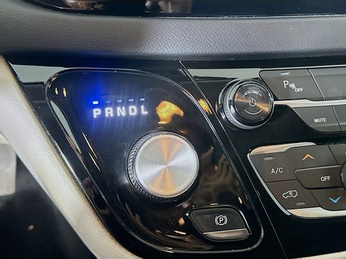 Used 2018 Chrysler Pacifica L image 24