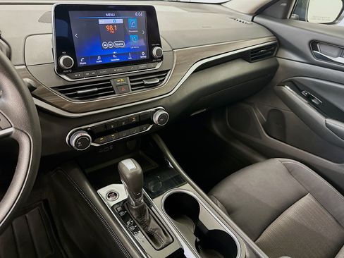 Used 2023 Nissan Altima 2.5 SV FWD image 25