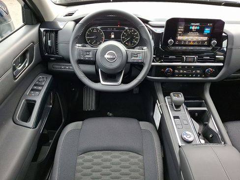 New 2025 Nissan Pathfinder SV image 7