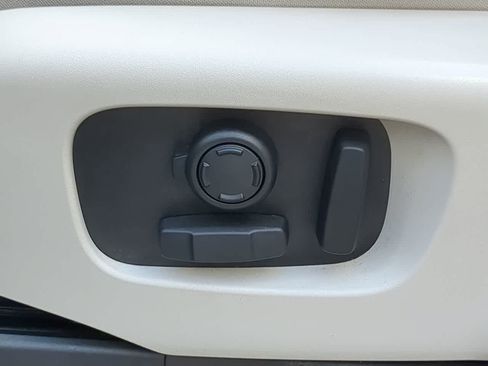 Certified 2025 Land Rover Discovery S AWD/4WD image 18