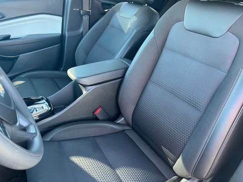 Used 2025 Chevrolet Trax LT FWD image 11