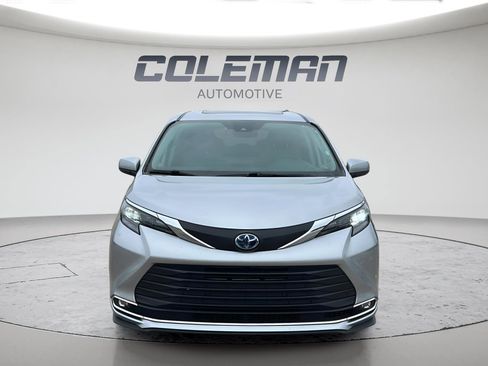 Used 2024 Toyota Sienna XLE image 2
