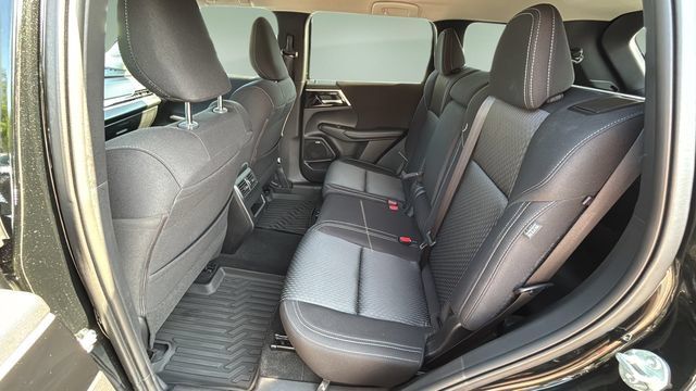 Used 2025 Mitsubishi Outlander ES FWD image 19