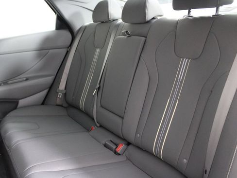 Used 2025 Hyundai Elantra SEL image 19