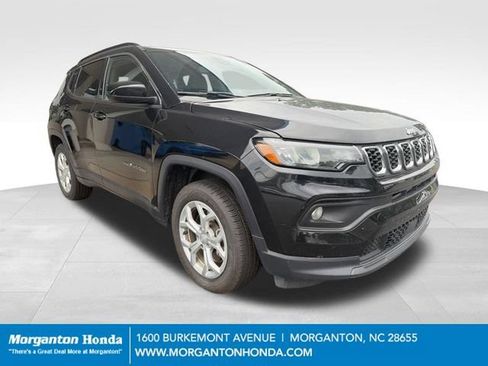Used 2024 Jeep Compass Latitude AWD/4WD image 1