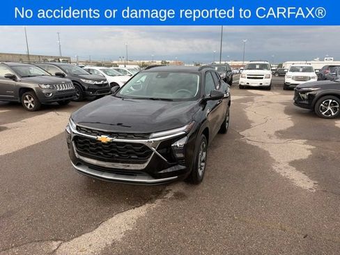 Used 2025 Chevrolet Trax LT FWD image 24