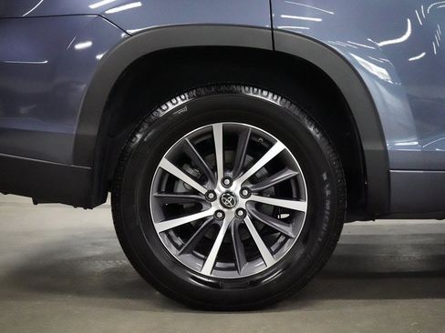 Used 2018 Toyota Highlander XLE FWD image 34