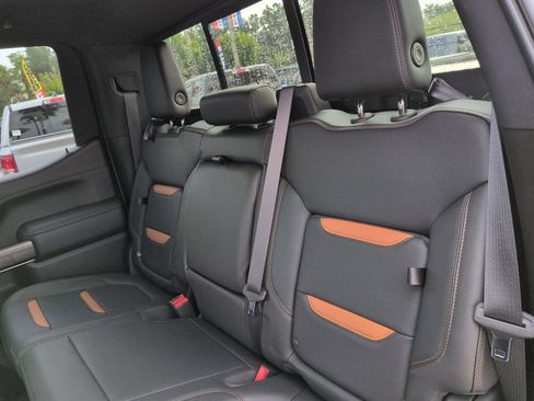 Used 2022 GMC Sierra 1500 AT4 w/ AT4 Premium Package AWD/4WD image 13