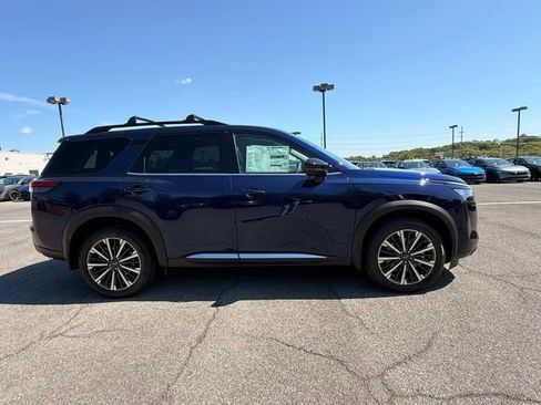 New 2026 Nissan Pathfinder Platinum AWD/4WD image 4
