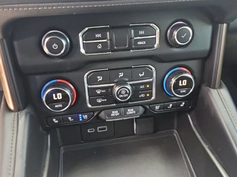 Used 2021 Chevrolet Tahoe High Country w/ Premium Package AWD/4WD image 18