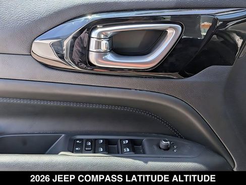 Used 2026 Jeep Compass Latitude AWD/4WD image 23