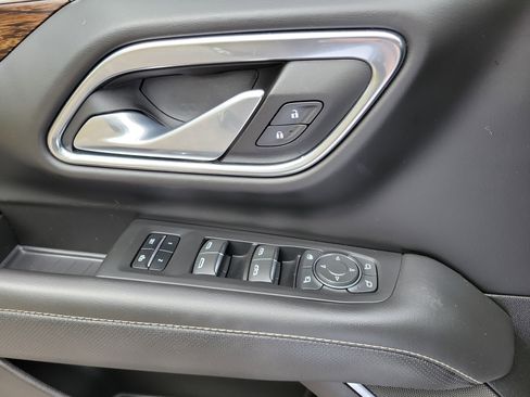 Used 2023 Chevrolet Suburban Premier image 22