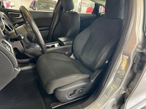 Used 2015 Chrysler 200 Limited w/ Spring Special Group image 10