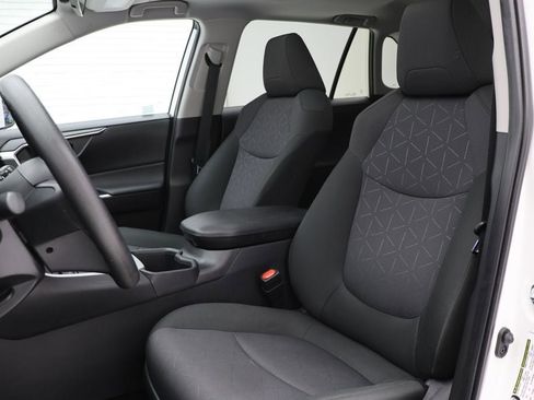 Used 2025 Toyota RAV4 XLE image 16