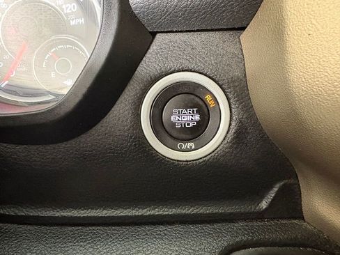 Used 2019 RAM 1500 Laramie AWD/4WD image 27