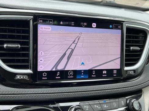 Used 2022 Chrysler Pacifica Limited image 20