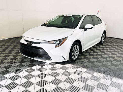 Used 2025 Toyota Corolla LE FWD image 7