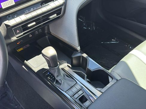 Used 2025 Toyota Camry SE w/ Multimedia Upgrade Package image 22