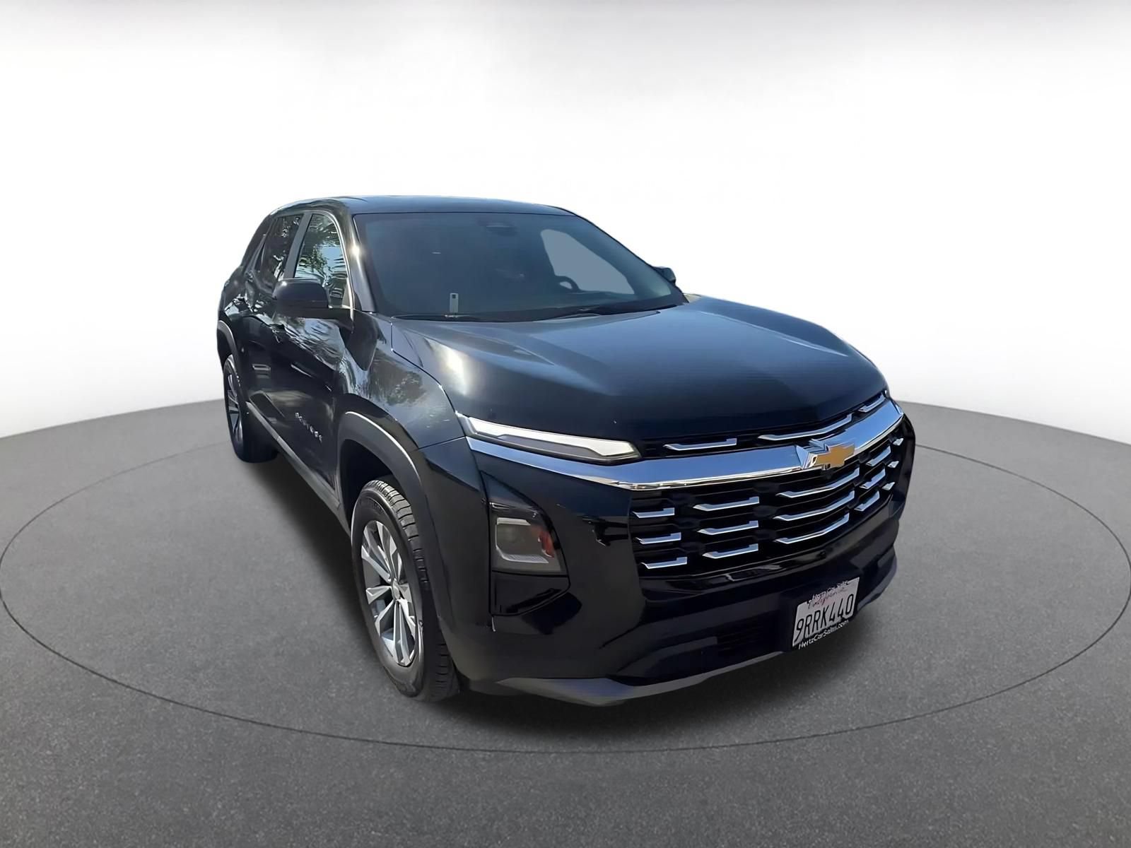 Used 2025 Chevrolet Equinox LT AWD/4WD image 3