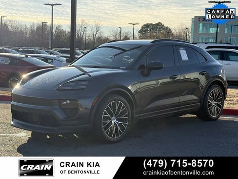 Used 2024 Porsche Macan 4 Electric image 3