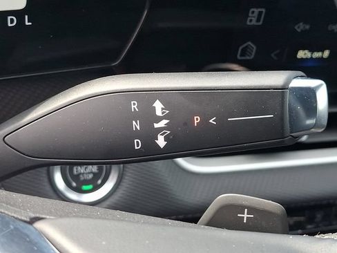 Used 2025 Chevrolet Equinox LT AWD/4WD image 14