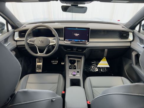 New 2026 Volkswagen Tiguan SE R-Line FWD image 17