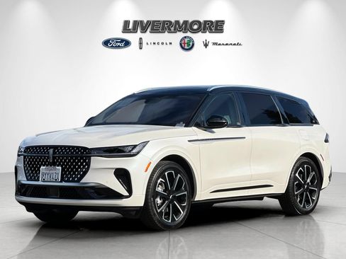 Used 2026 Lincoln Nautilus Reserve AWD/4WD image 7