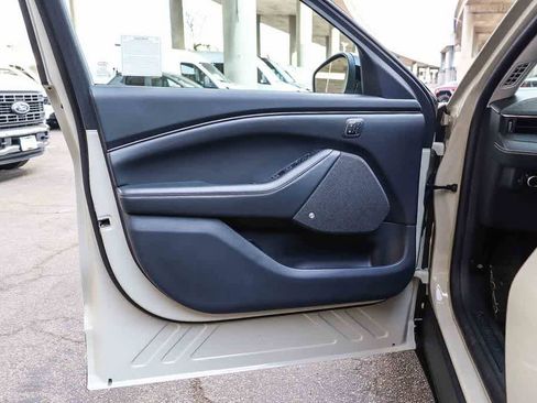 Used 2025 Ford Mustang Mach-E Premium image 21